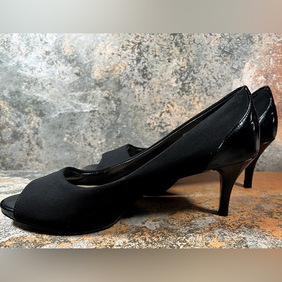 ELLEN TRACY Heels Womens Size 10 M Black Patent Leather Peep Toe Stilettos EUC - Picture 4 of 8